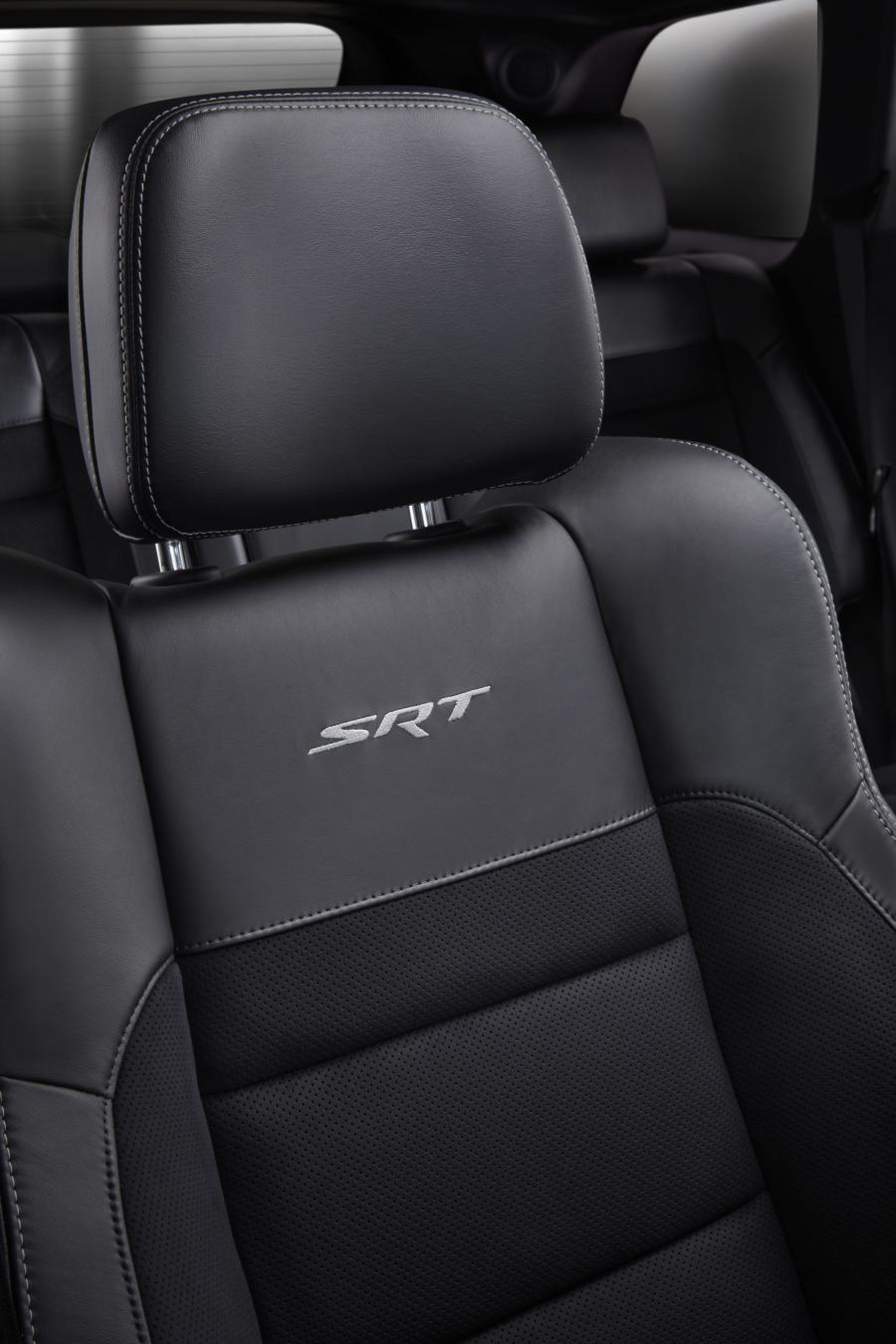  Jeep Grand Cherokee SRT8 2014 года  (фото 24 из 73)